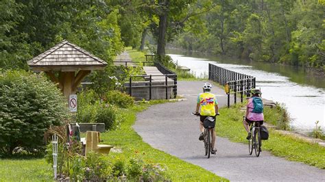 Take a guided cycling tour along the Erie Canal